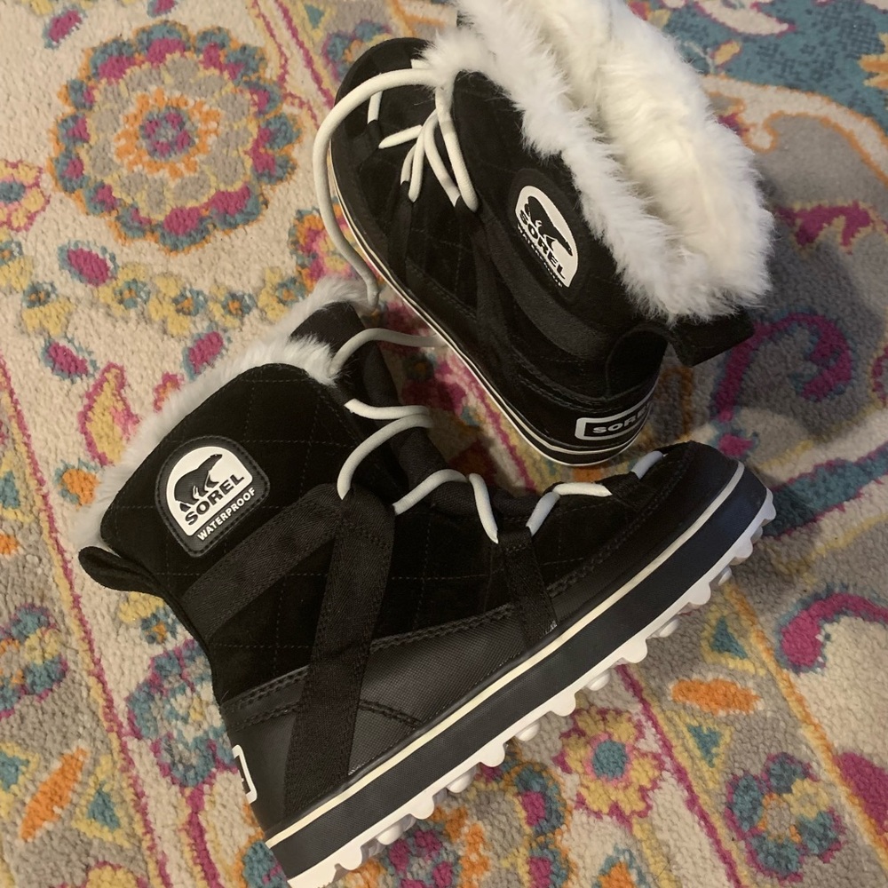 SOREL Glacy Explorer Shortie Snow Boot